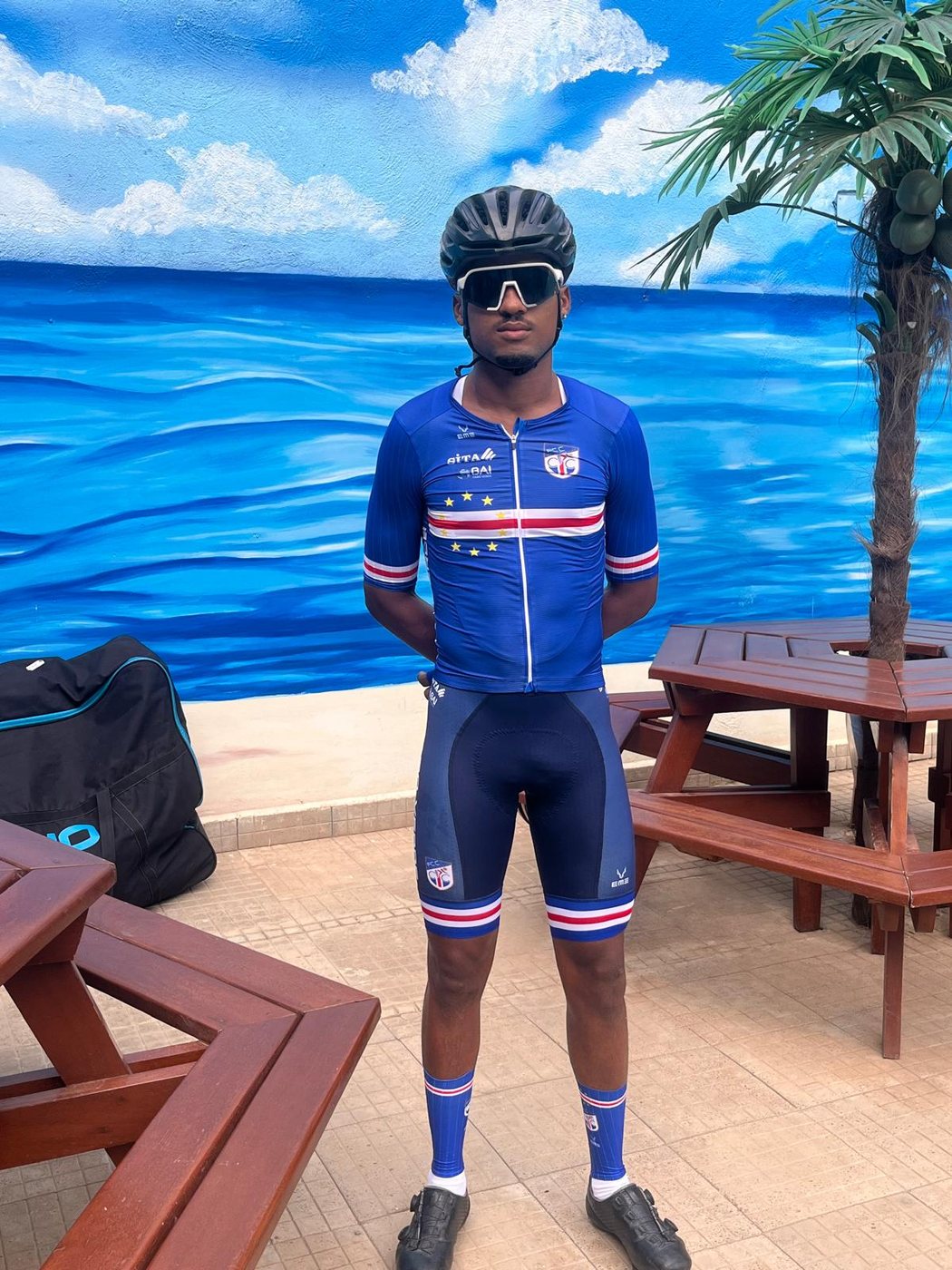 Atleta da selecção com o equipamento oficial